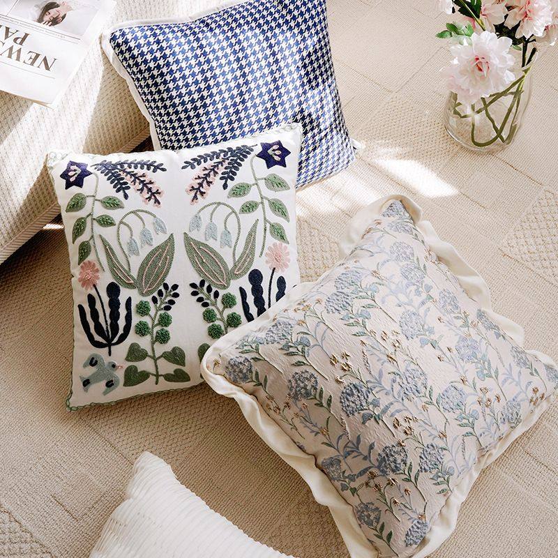 北欧简约轻奢蓝色高级感抱枕套靠垫沙发客厅现代床头花朵靠枕含芯