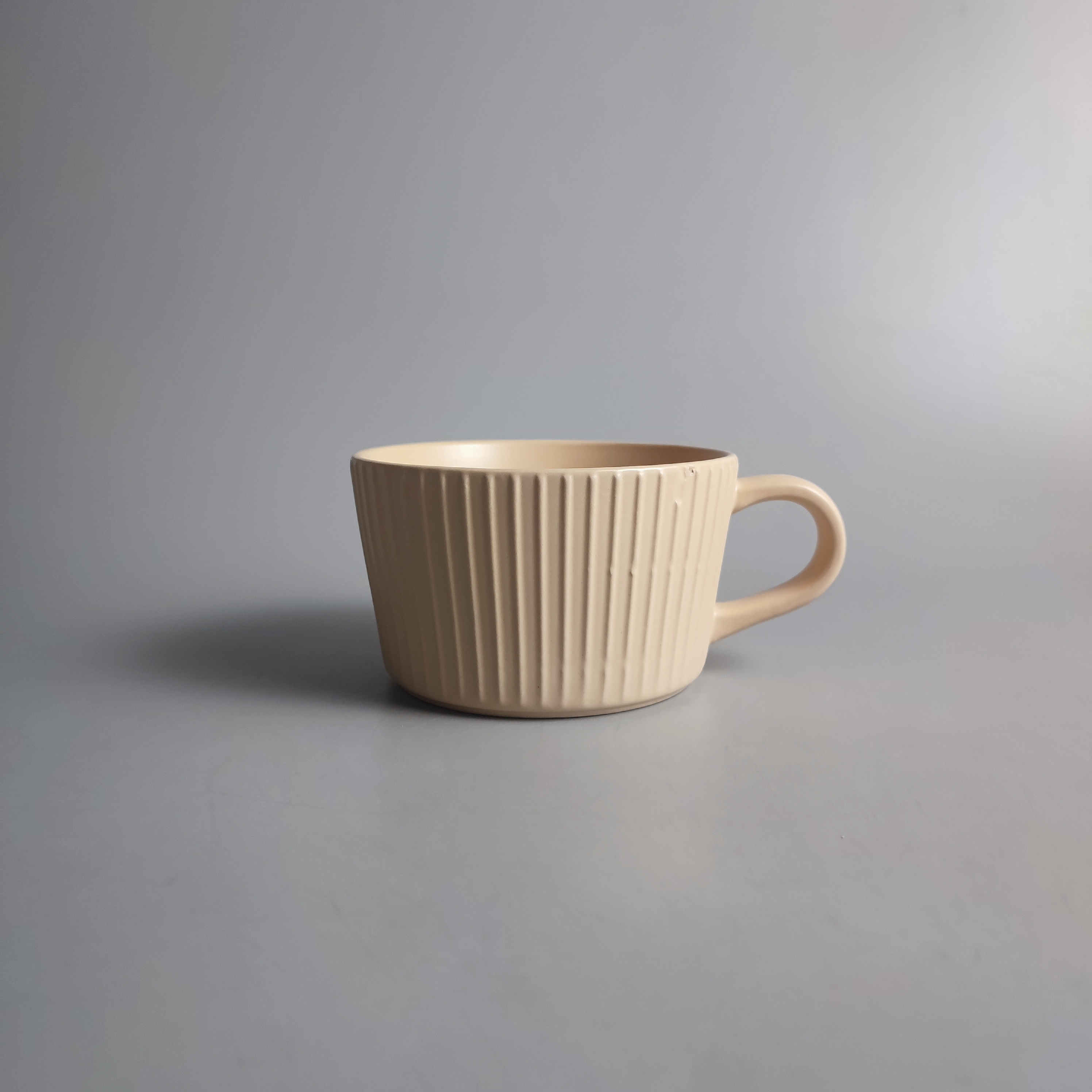 外贸出口尾单内销瑕疵陶瓷餐具北欧复古简约条纹广口马克杯咖啡杯