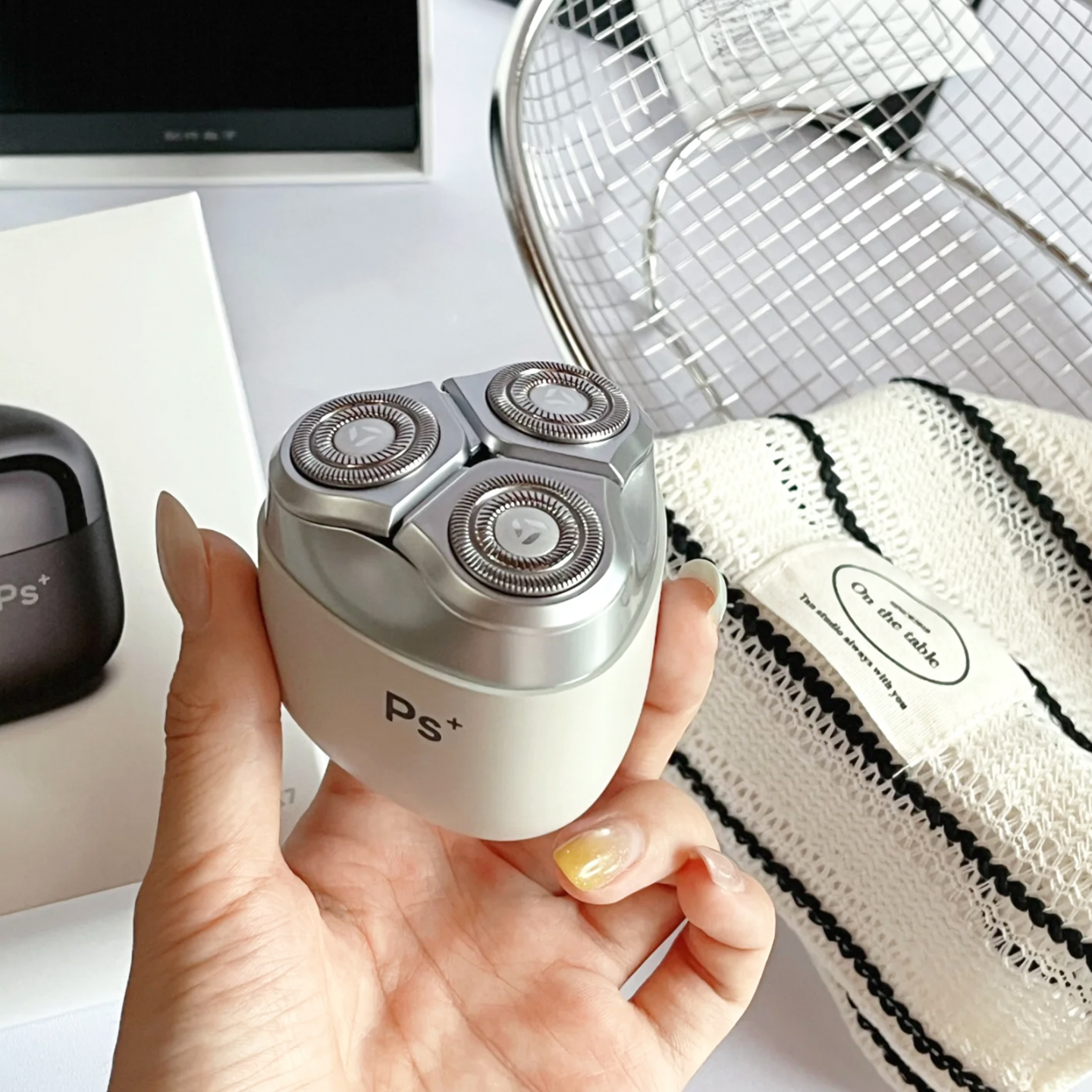 PS+新款礼物男士便携剃须刀德国合金三刀头水洗3D电动干湿刮胡刀