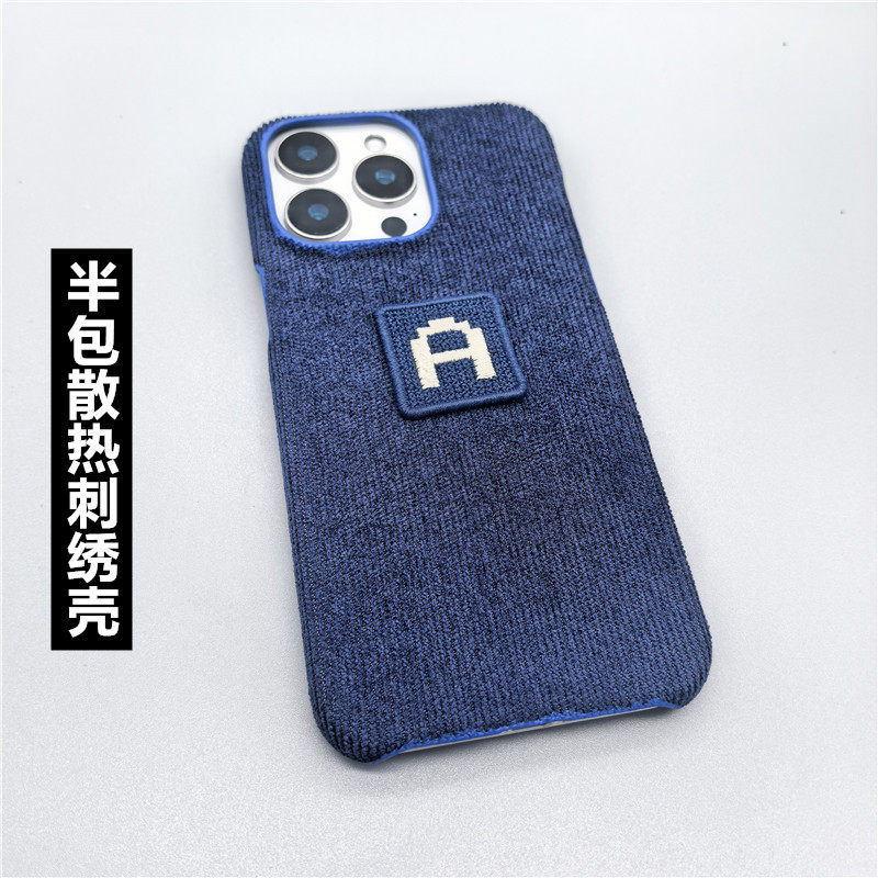 小猴子原创简约刺绣标签A适用于苹果16PM硬壳15pro半包14plus创意13mini手机壳12防摔灯芯绒11保护套小众潮牌