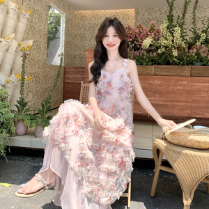 甜美木耳边粉色碎花网纱吊带连衣裙女夏2025新款简单大方超火长裙图片