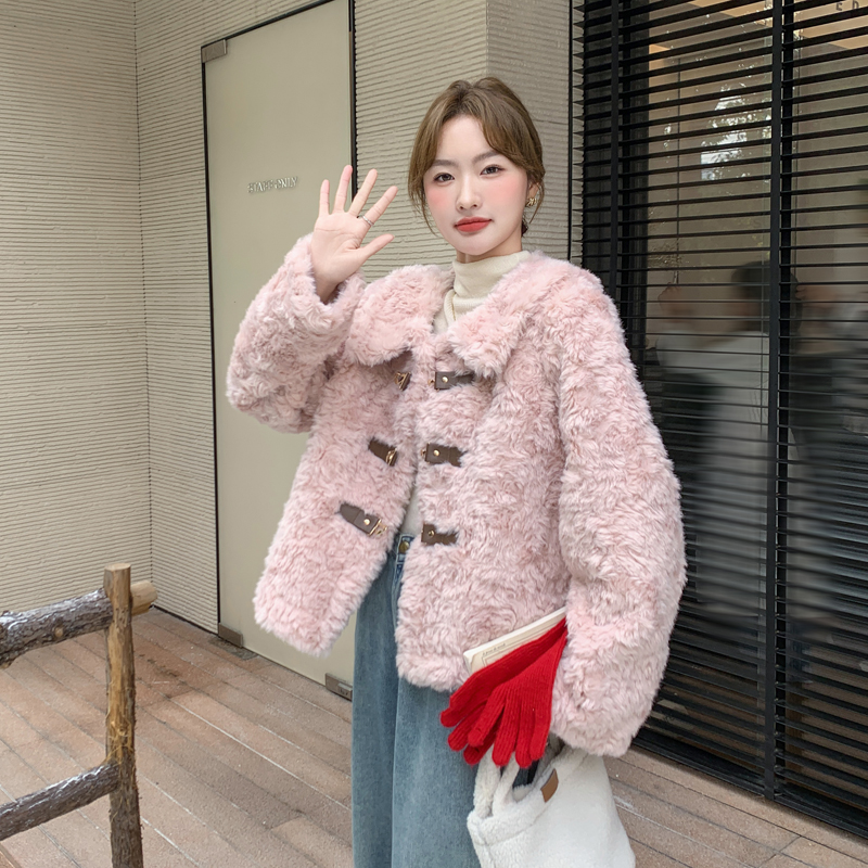 粉色娃娃领短款皮毛一体羊羔毛外套女秋冬法式少女感小个子时尚，女装短外套，浙宝128A
