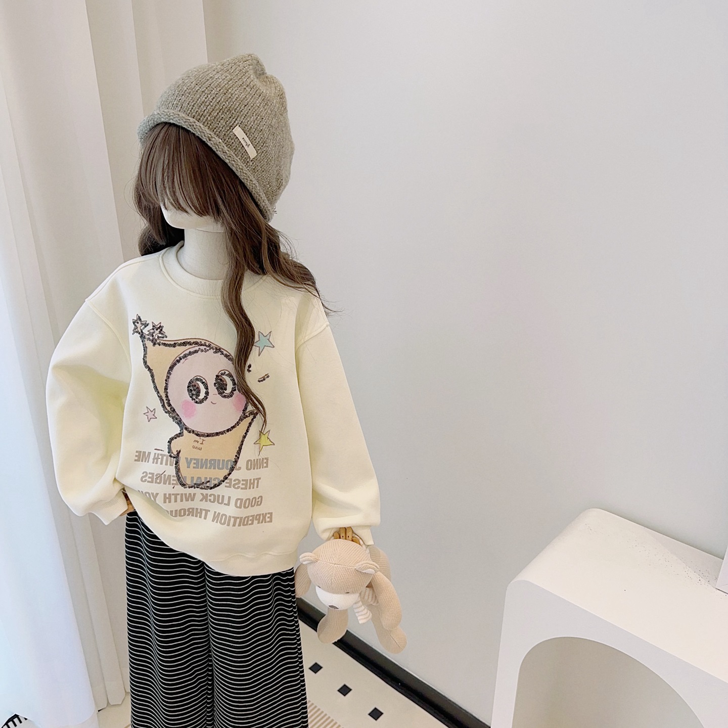 女童米白卫衣儿童装秋季亮片可爱