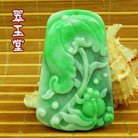 白底青老坑种翡翠阳绿色64牌子明料 玉原石A货荷花鱼厚桩精雕吊坠