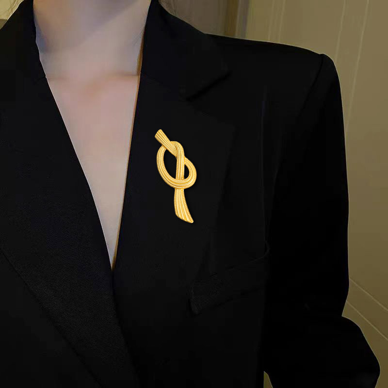 法式磨砂绳结蝴蝶结胸针金色中古高档女胸花别针气质毛衣西装配饰