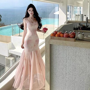 法式粉色碎花网纱吊带连衣裙女夏海边垂坠感气质修身包臀鱼尾长裙