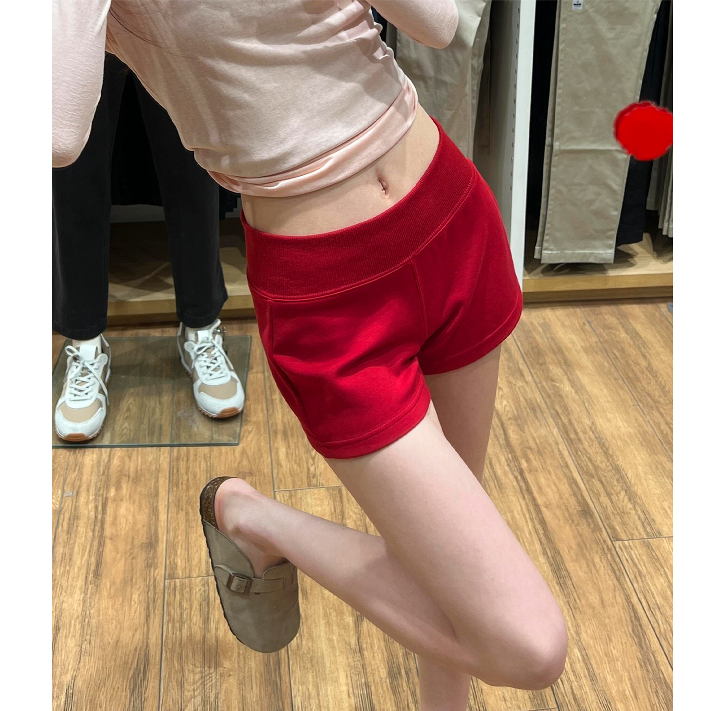 红色低腰休闲运动短裤女夏季2026新款小个子修身辣妹性感打底热裤