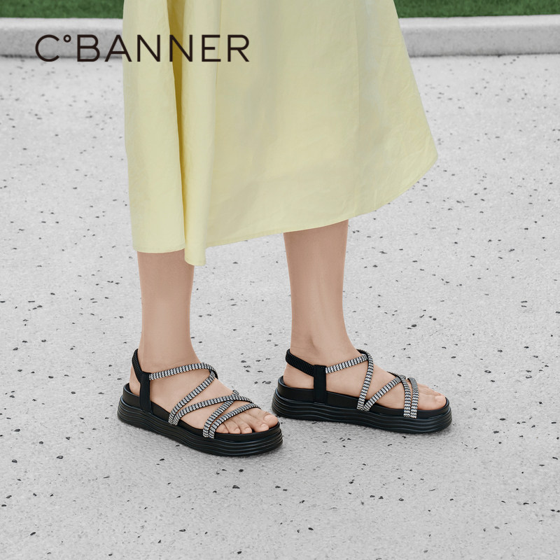 千百度厚底凉鞋女2026夏季新款平底不累脚增高露趾钻带休闲凉鞋