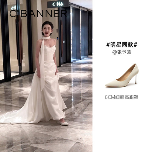 演绎高级气韵  牛皮面质感细腻贴合脚型