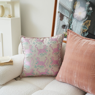 法式 Hug粉色虎震五毒抱枕 轻奢靠枕套高级沙发客厅靠垫 7th The