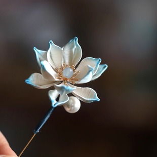 原創(chuàng)手工纏花蓮花高級感胸針新中式 國風漢服配飾胸花別針日常百搭