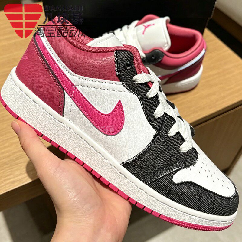 耐克大童女鞋2026秋季JORDAN AJ1黑粉树莓牛仔拼接板鞋IO2067-001
