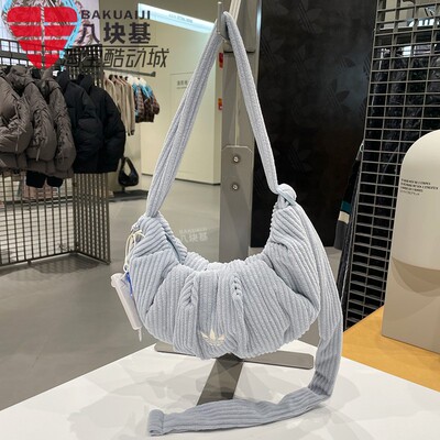 阿迪达斯三叶草女包2025冬款时尚小号云朵包灯芯绒挎包拎包KT0861