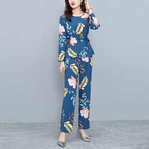 妈妈长袖棉绸套装外穿女士夏季新款碎花时尚洋气高端人造棉两件套