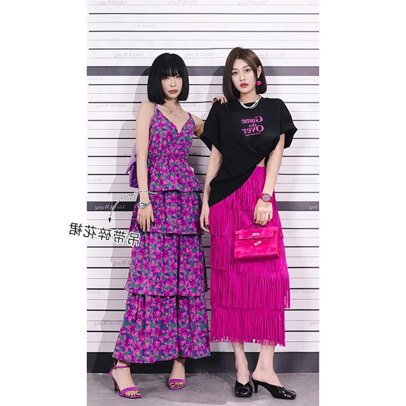 W花花家Alice 【美人裙】艳丽花朵印花蛋糕裙V领收腰吊带裙