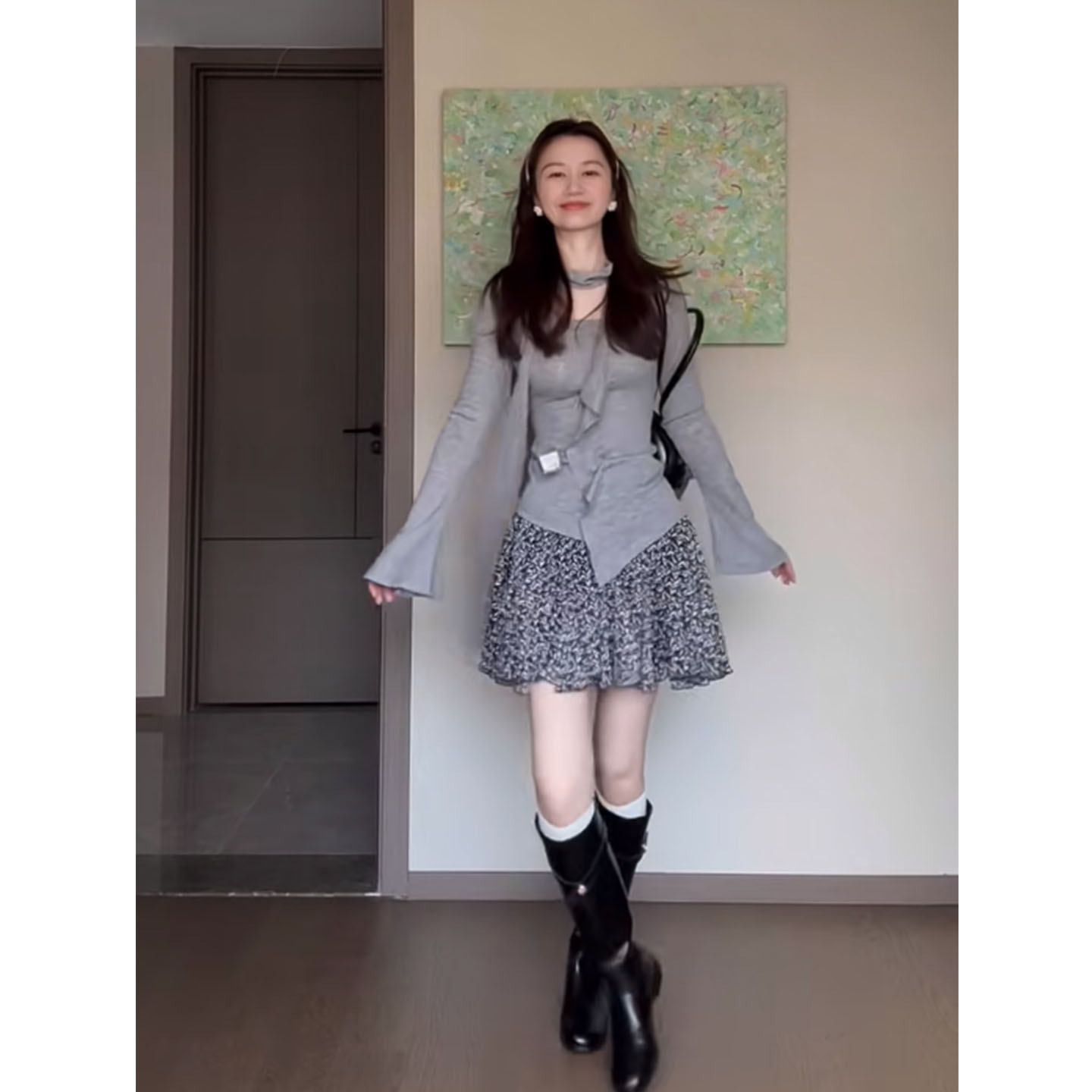 纯欲辣妹v领挂脖飘带喇叭袖长袖T恤女秋季不规则修身显瘦打底上衣