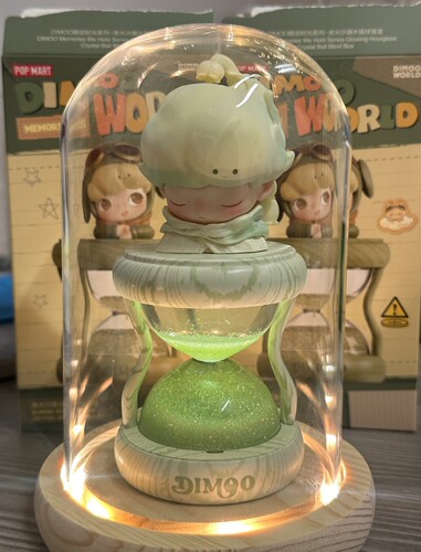泡泡玛特DIMOO限定时光系列发光沙漏收纳展示盒走山路防尘展示盒