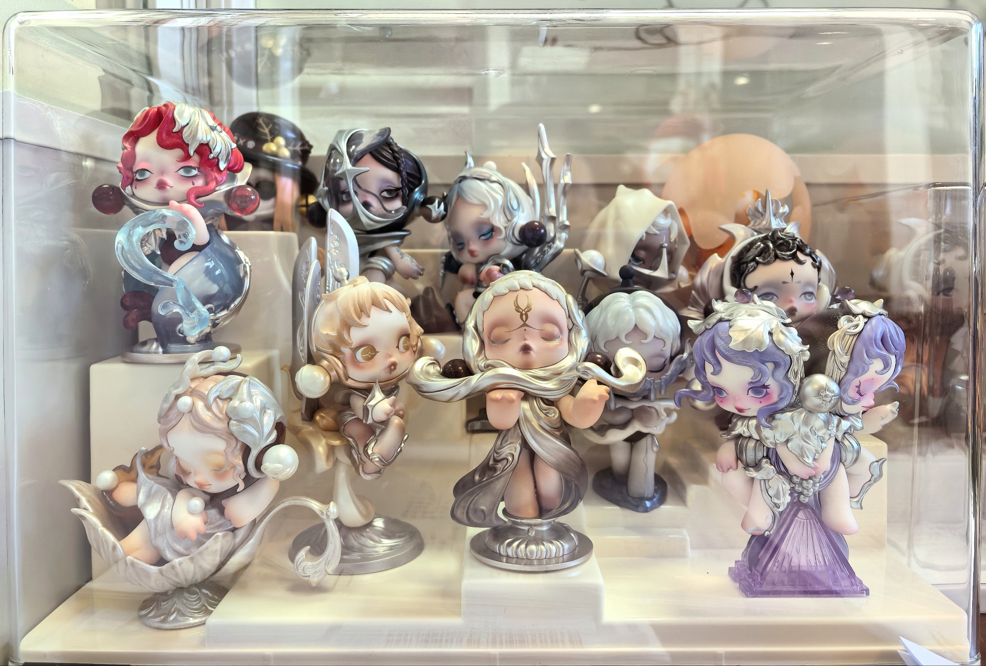 泡泡玛特餐桌系列刀架的次序手办盲盒展示收纳盒造景防尘收纳盒