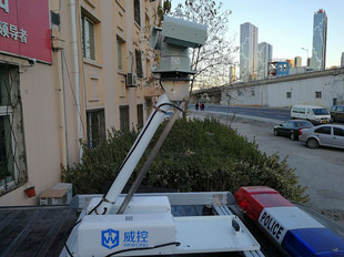 威控车载 曲臂式车载云台升降架 车顶电动升降杆 倒伏式升降架