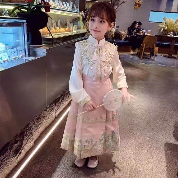 2026新款女童明制马面裙汉服套装图片