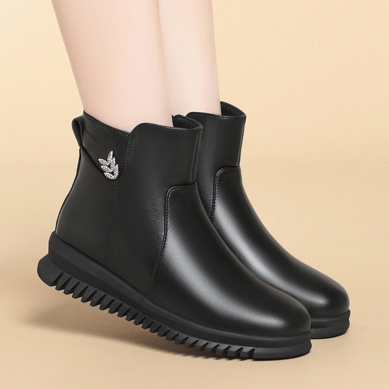 真皮妈妈棉鞋女款冬季加绒女鞋加厚羊毛中老年女士短靴软底棉皮鞋