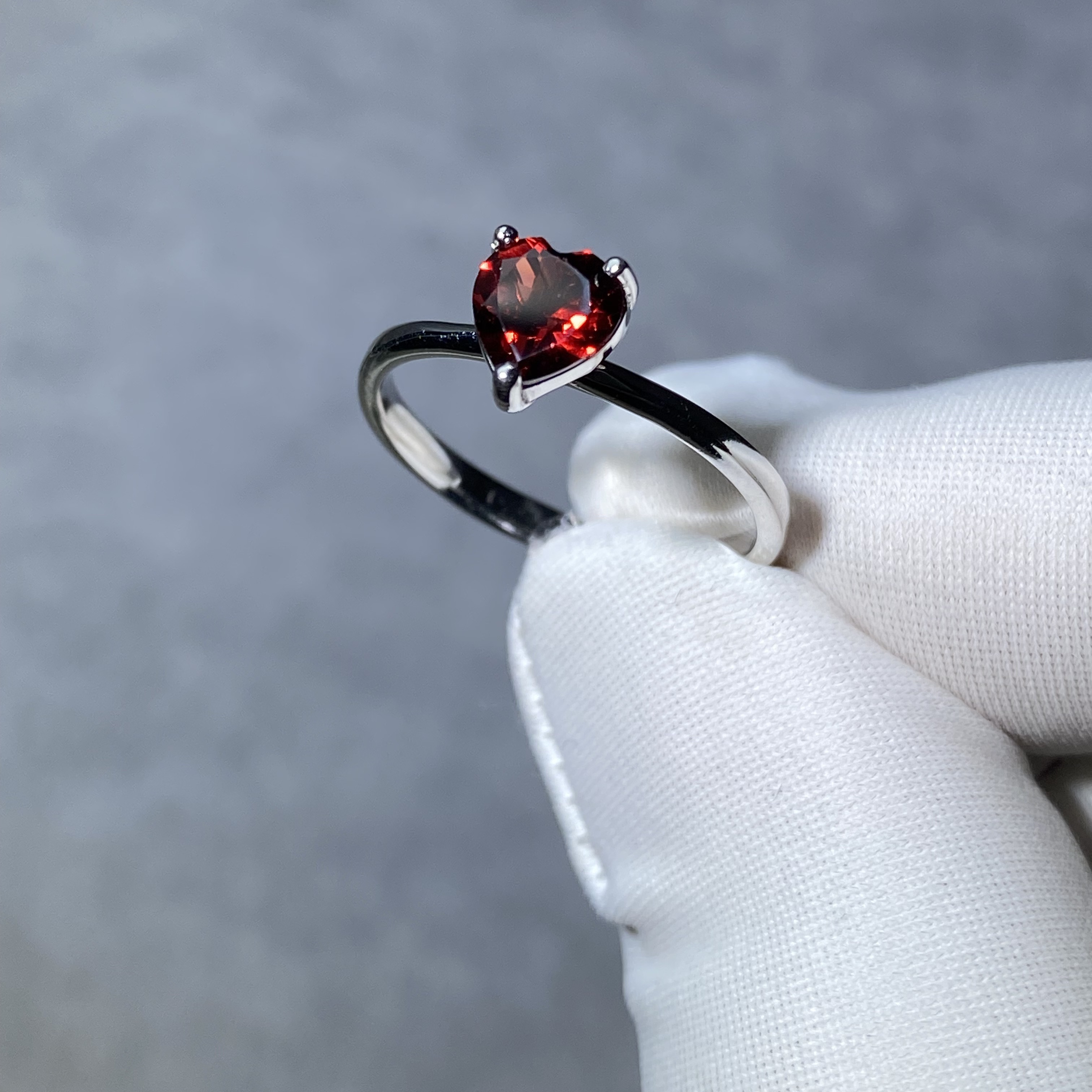 正品Pt950铂金培育爱心红宝石钻戒女时尚精致戒指情侣款结婚婚戒