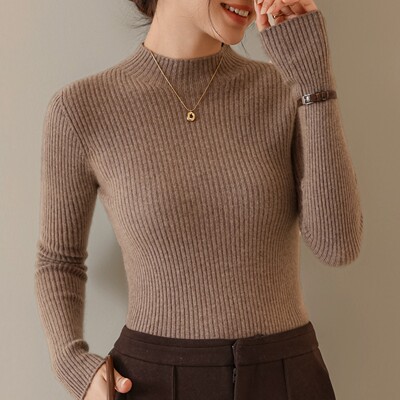 配大衣的半高领毛衣女内