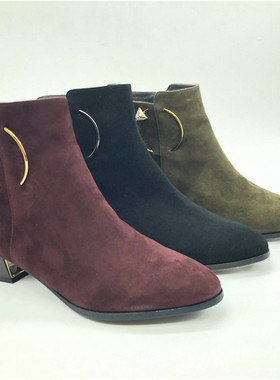 KISSCAT接吻猫2018冬短靴女饰扣羊反绒薄绒中粗跟女鞋KA98715-10