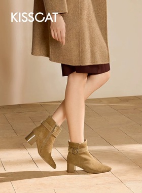 接吻猫粗跟瘦瘦靴2025冬羊绒尖头高跟时装靴显瘦KA65730-10