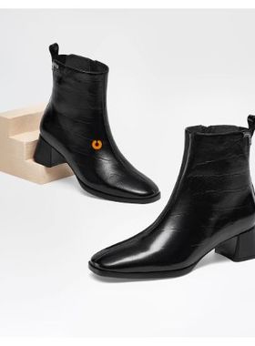 接吻猫粗跟靴2025冬新圆头瘦瘦靴真皮黑色时装靴KA65720-12