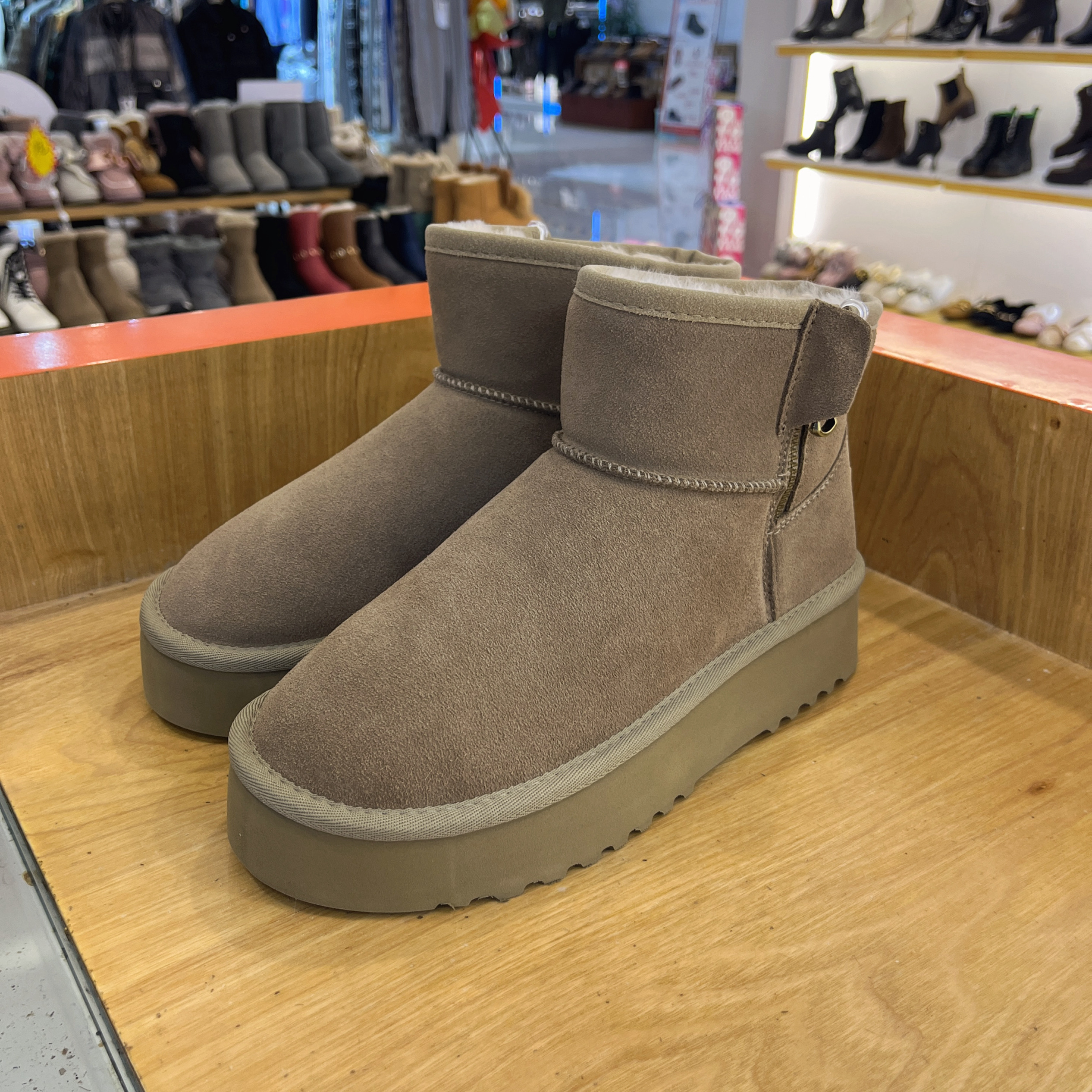 接吻猫雪地靴2024冬季商场同款面包保暖女短靴KA54890-50