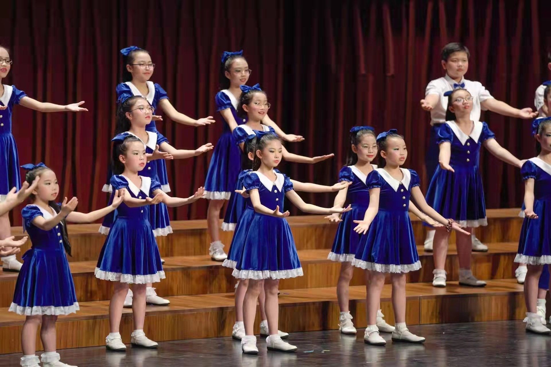 六一儿童节童声中小学生合唱团演出服男女童舞蹈诗歌朗诵表演服装