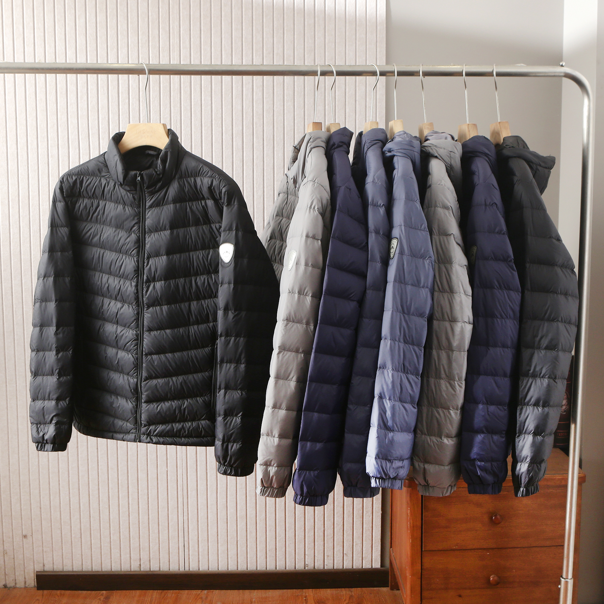 轻薄款羽绒服外套男士纯色连帽