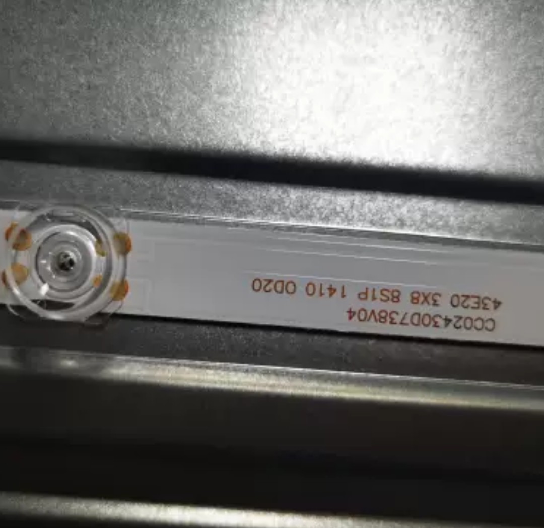 适用液晶电视机43寸灯条CC02430D738V04 43E20 3X8 8S1P 3条8灯