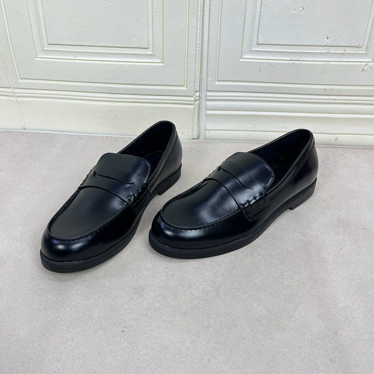 新款圆头舒适浅口单鞋一脚蹬皮鞋