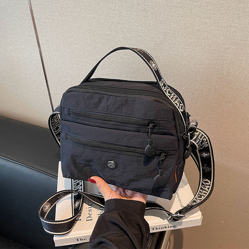 水洗尼龙布斜挎包包女2026新款时尚百搭单肩通勤包外出休闲手提包