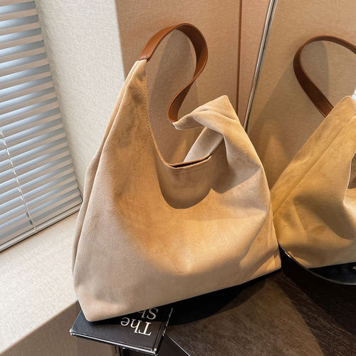 单肩大容量腋下包百搭通勤托特包