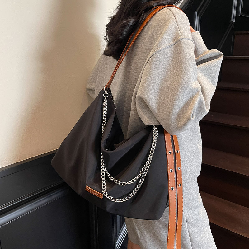 大容量休闲斜挎包小众单肩通勤包