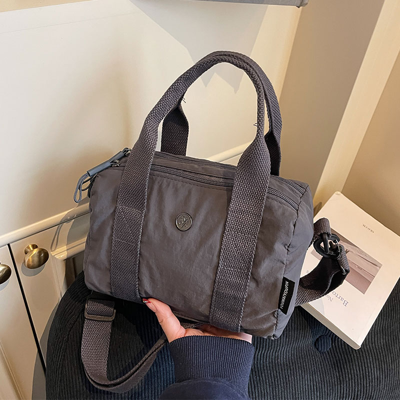 尼龙布斜挎包手拎大容量通勤包