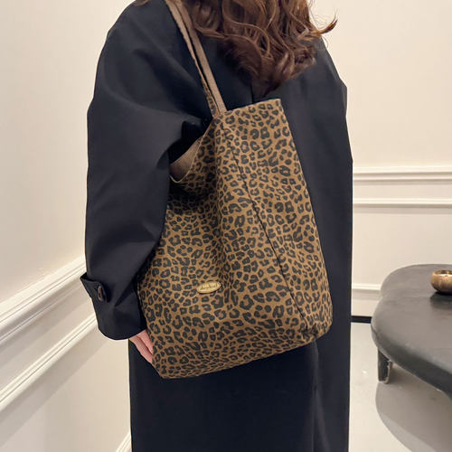 单肩包休闲大容量通勤托特包