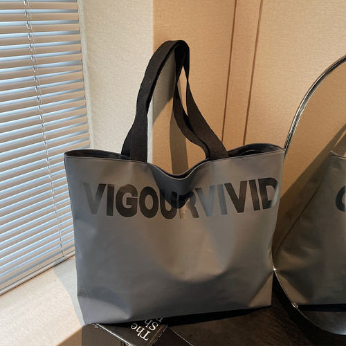 单肩包大容量通勤旅行包健身包