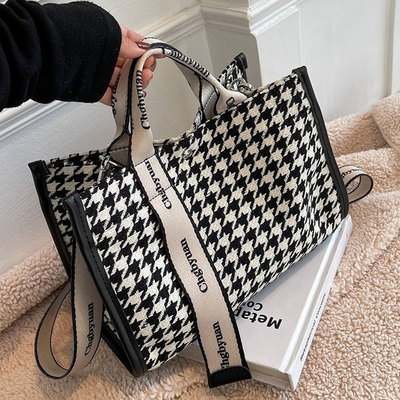 百搭斜挎包大容量时尚手提包