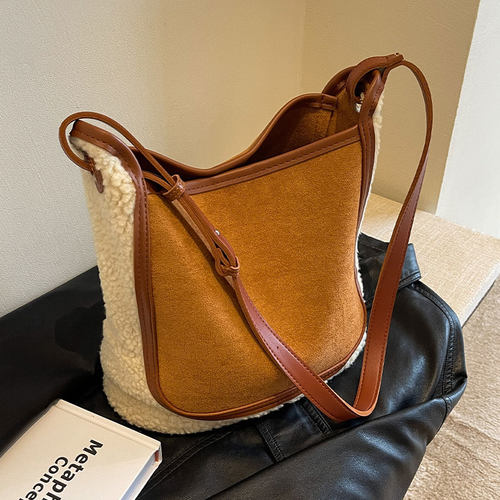 大容量羊羔毛单肩托特包水桶包