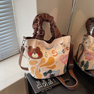 原创小众设计插画水桶帆布包女2025新款可爱手提通勤包休闲斜挎包