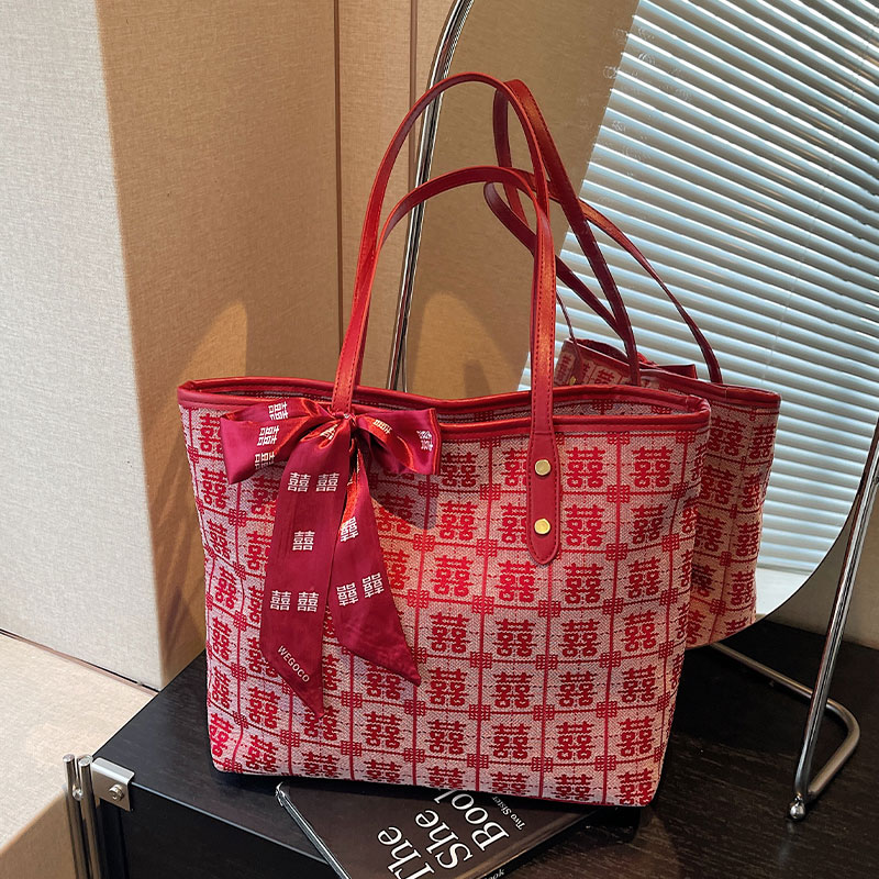 红色大容量喜字婚包结婚新娘包