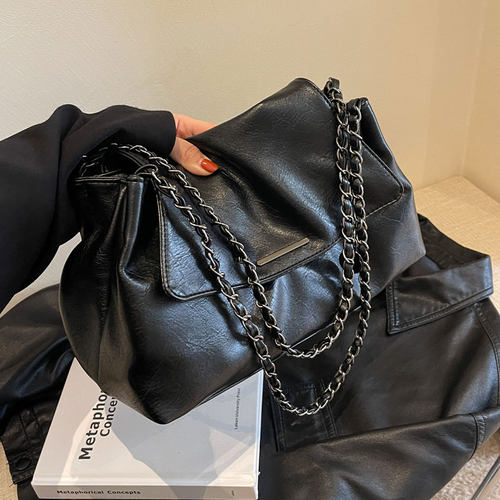 单肩包复古百搭大容量通勤包