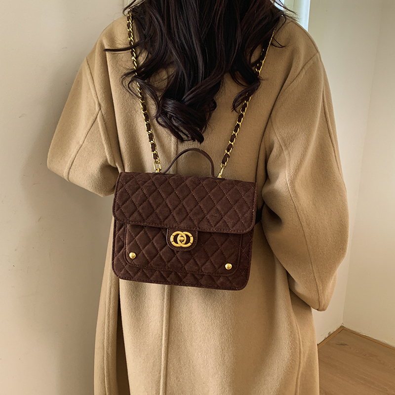 绒面质感超火双肩包菱格链条背包