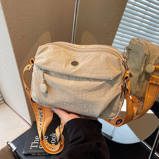 百搭斜挎包包女士2025新款潮时尚简约小众通勤包休闲运动风单肩包