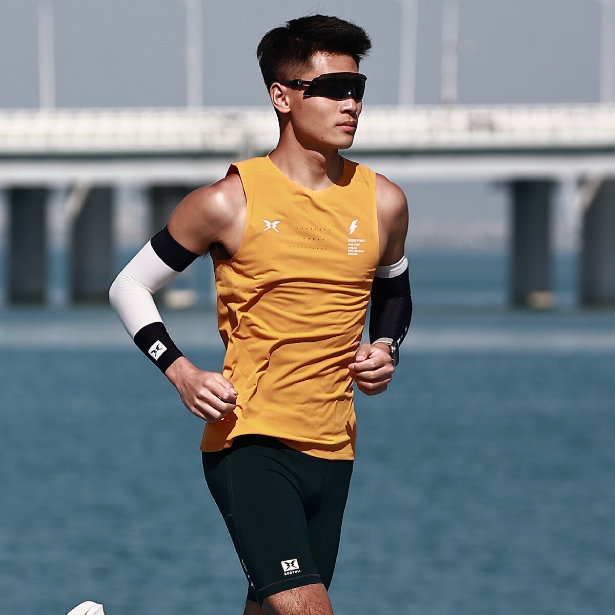 BODYWIT身体智慧飞天2代男款跑步健身超轻透气速干衣亲肤无袖T恤