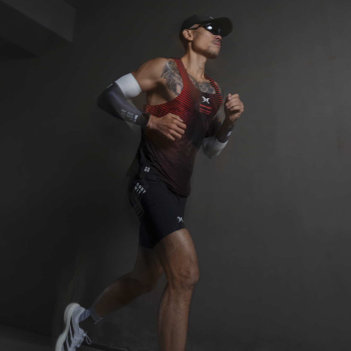 身体智慧男破茧向北速干背心